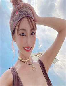 《双子母性本能-模特杨海玲》